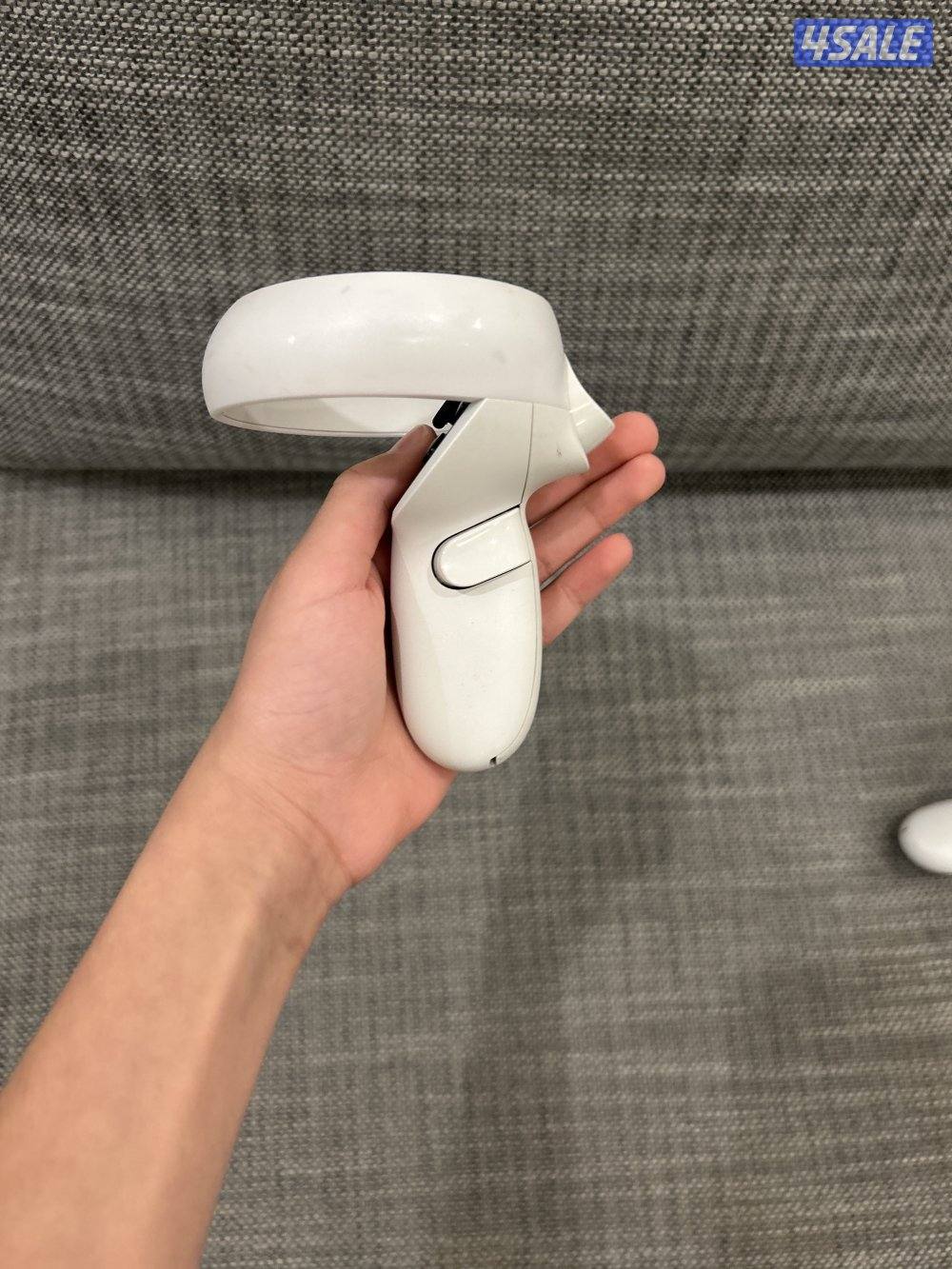 Vr oculus quest 3 مستعمله و متزلقه بس نضيفه من داخل و تشتغل زين7