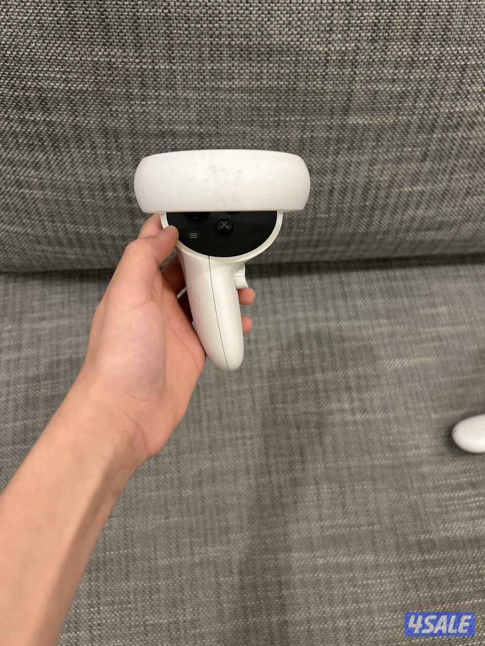 Vr oculus quest 3 مستعمله و متزلقه بس نضيفه من داخل و تشتغل زين8