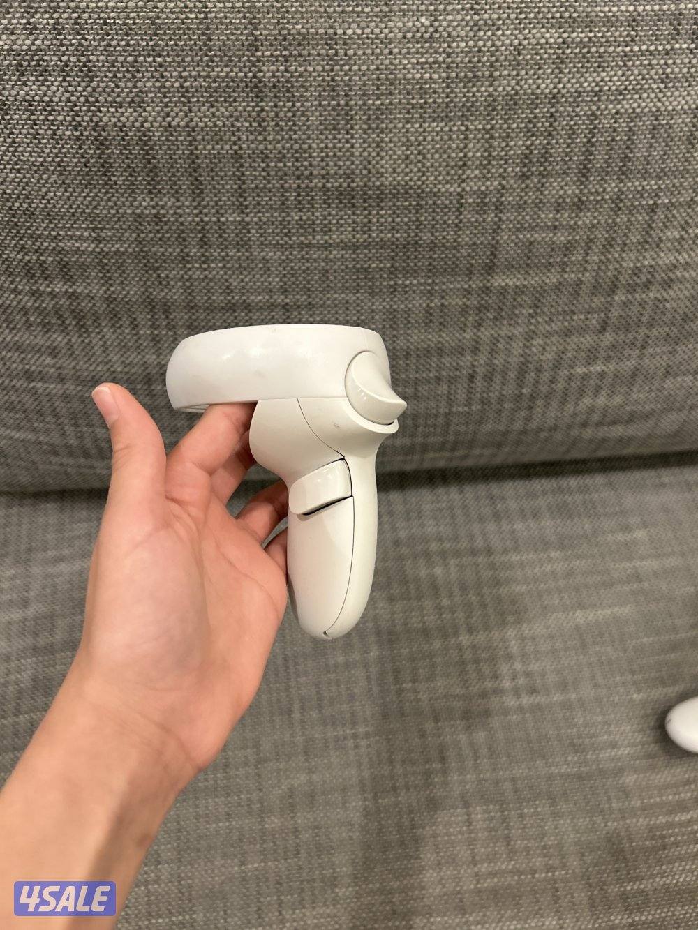 Vr oculus quest 3 مستعمله و متزلقه بس نضيفه من داخل و تشتغل زين10