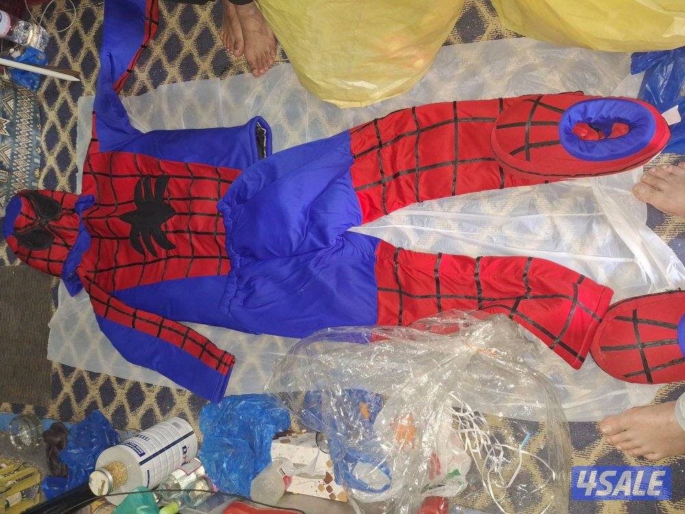 عدد 4 طقم تنكري شخصيات كرتونية بالإضافة إلى عدد 2 زي نفخ0