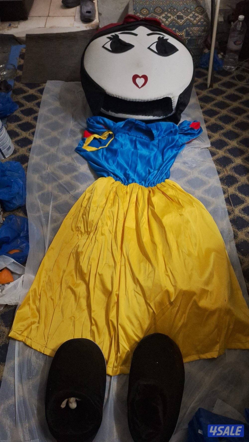 عدد 4 طقم تنكري شخصيات كرتونية بالإضافة إلى عدد 2 زي نفخ2