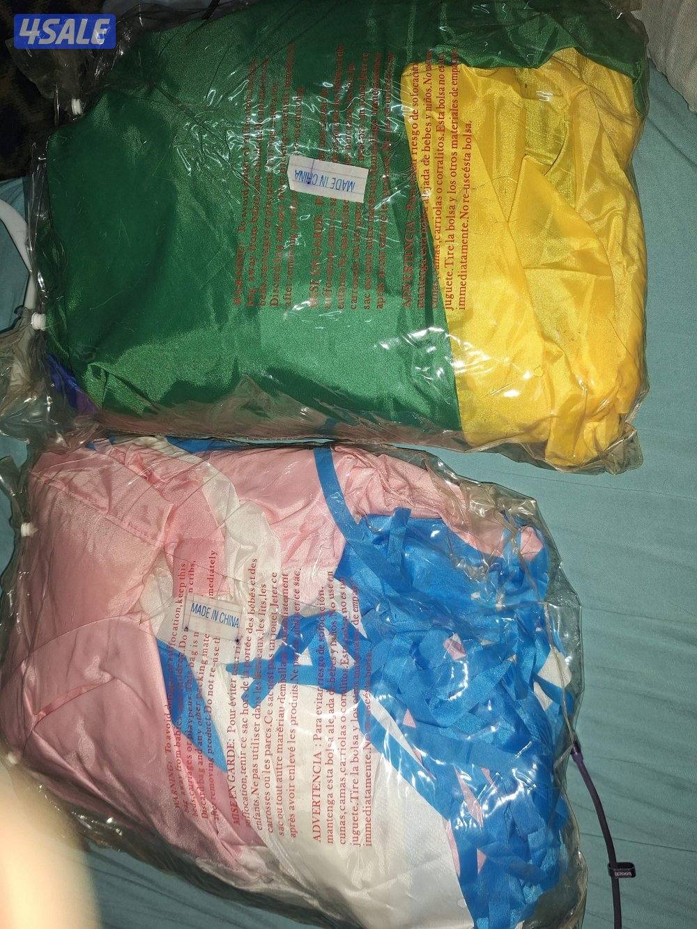 عدد 4 طقم تنكري شخصيات كرتونية بالإضافة إلى عدد 2 زي نفخ4