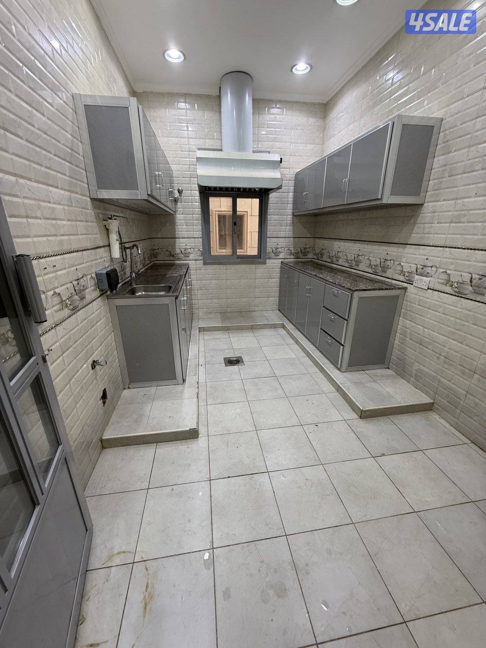 لايجار وسيع مدينه جابر الاحمد قطعه5 مدخل ومخرج سهل للبيت3