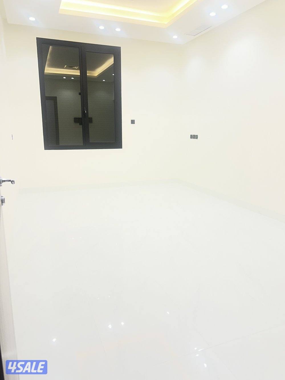 لك مصفط السياره واحد0