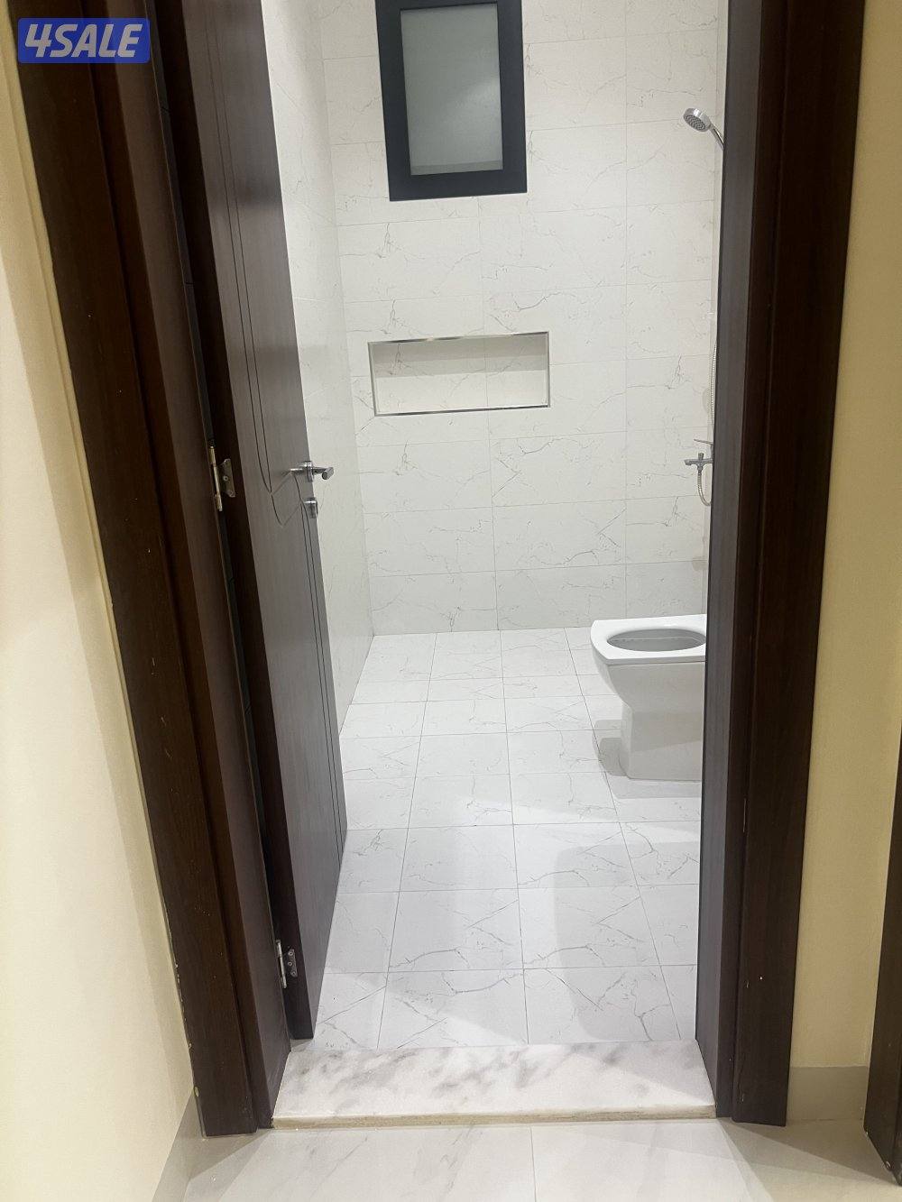 لك مصفط السياره واحد1