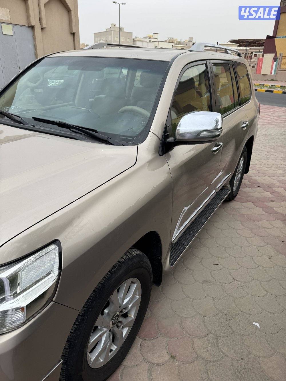 لاندكروزر ٢٠١٧ اعلى فئة ماشي ٣٩٢ الف شرط الفحص مصبوغ قطعتين5