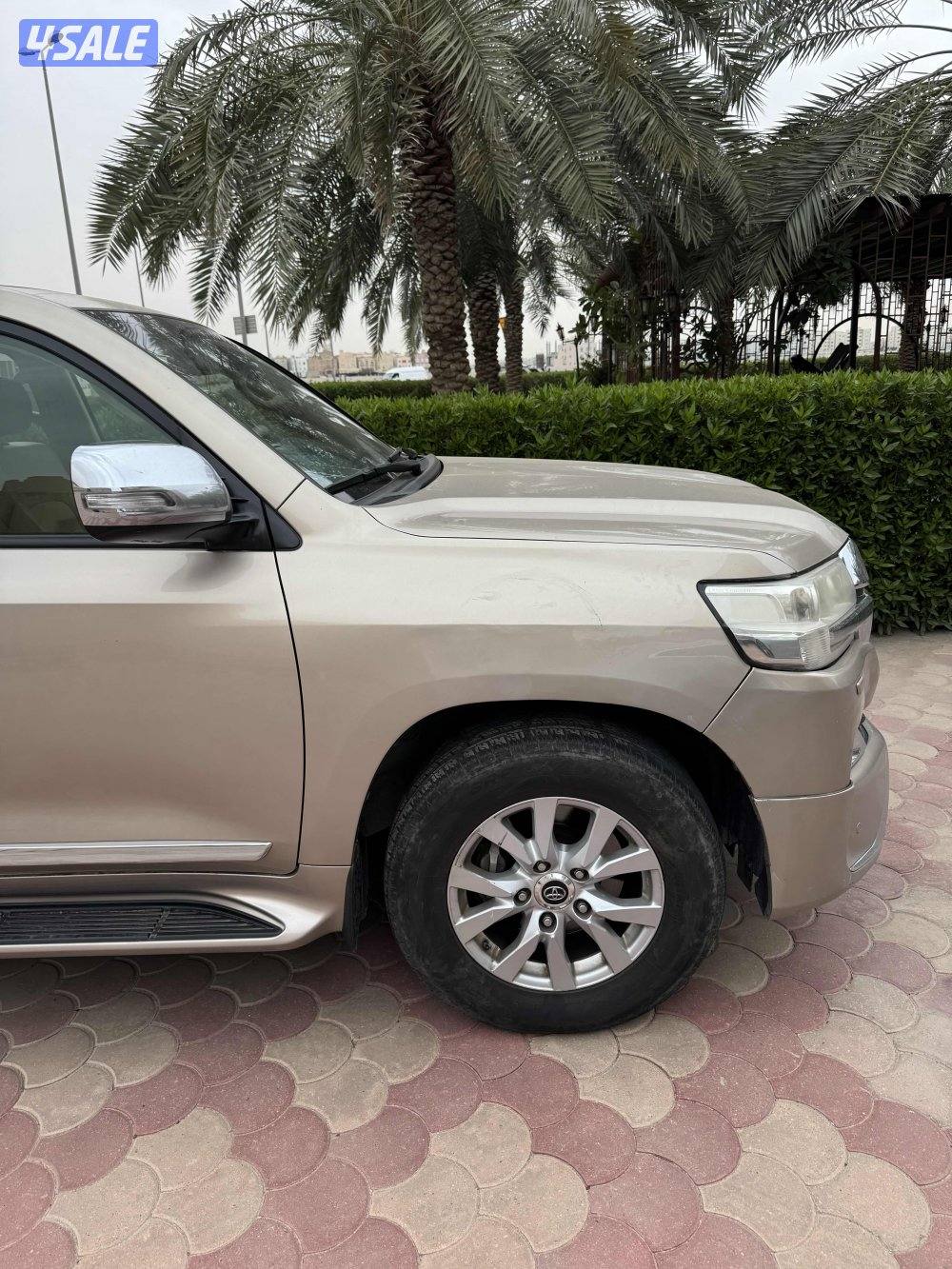 لاندكروزر ٢٠١٧ اعلى فئة ماشي ٣٩٢ الف شرط الفحص مصبوغ قطعتين6