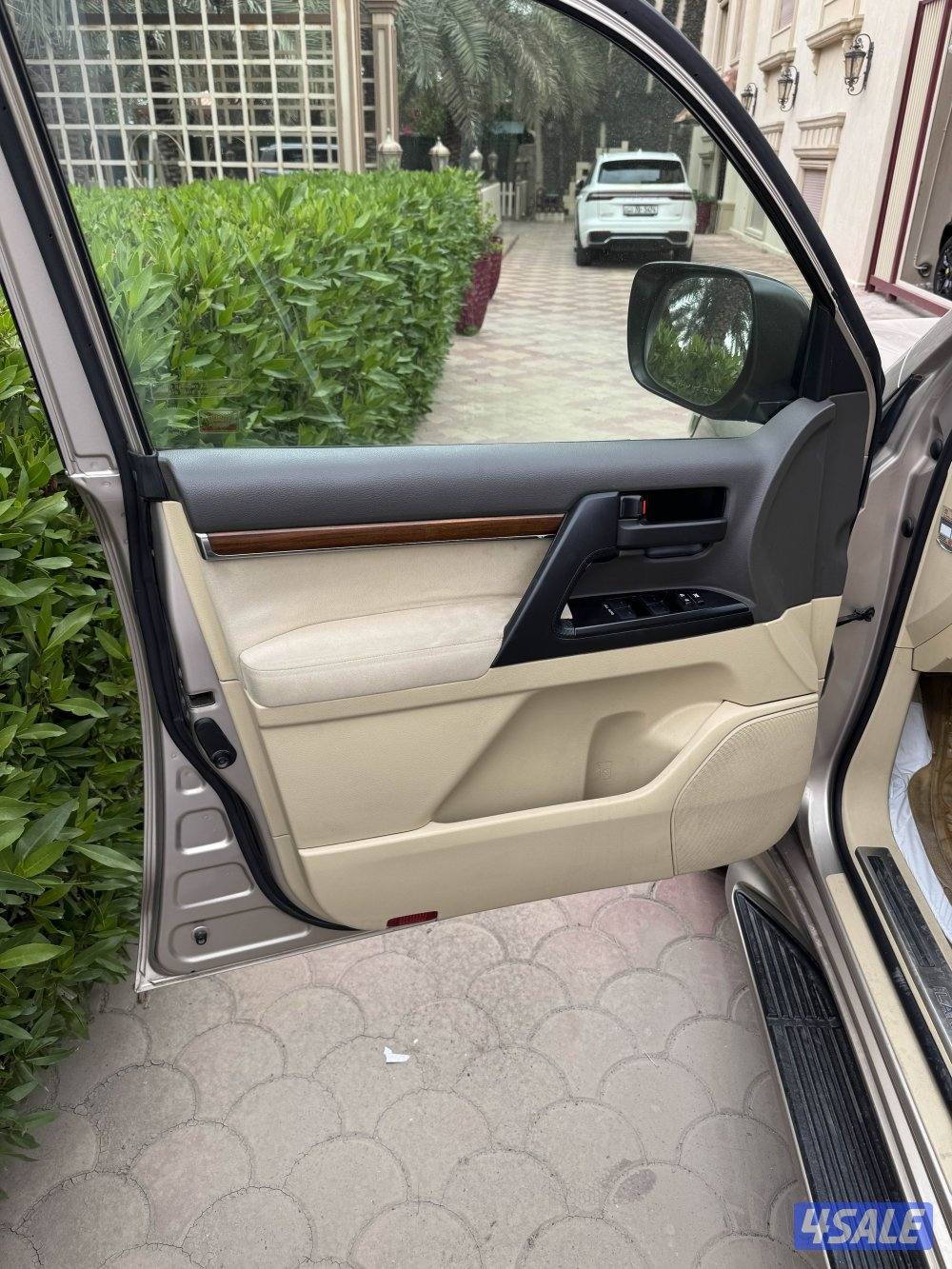 لاندكروزر ٢٠١٧ اعلى فئة ماشي ٣٩٢ الف شرط الفحص مصبوغ قطعتين8