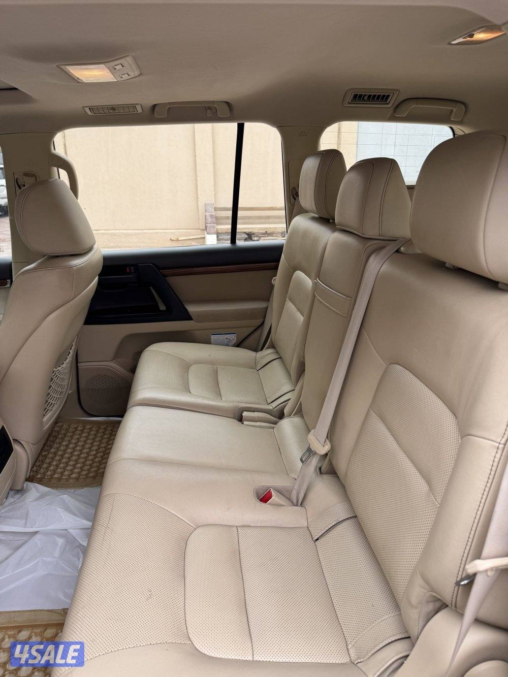 لاندكروزر ٢٠١٧ اعلى فئة ماشي ٣٩٢ الف شرط الفحص مصبوغ قطعتين13