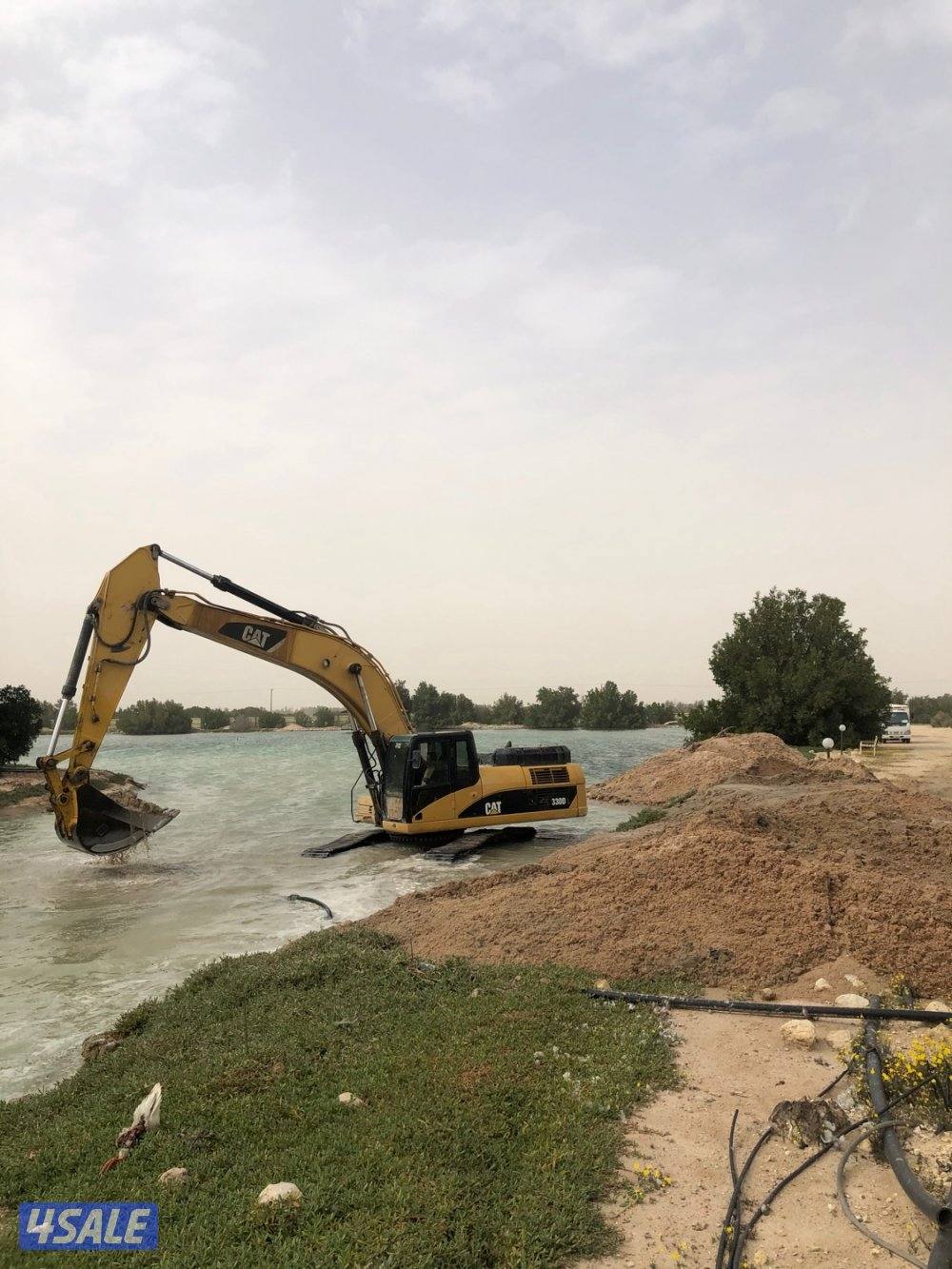 حفارة باكت او جك همر و تركتر (جميع  مناطق الكويت)2