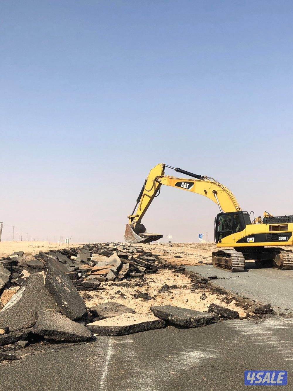 حفارة باكت او جك همر و تركتر (جميع  مناطق الكويت)7