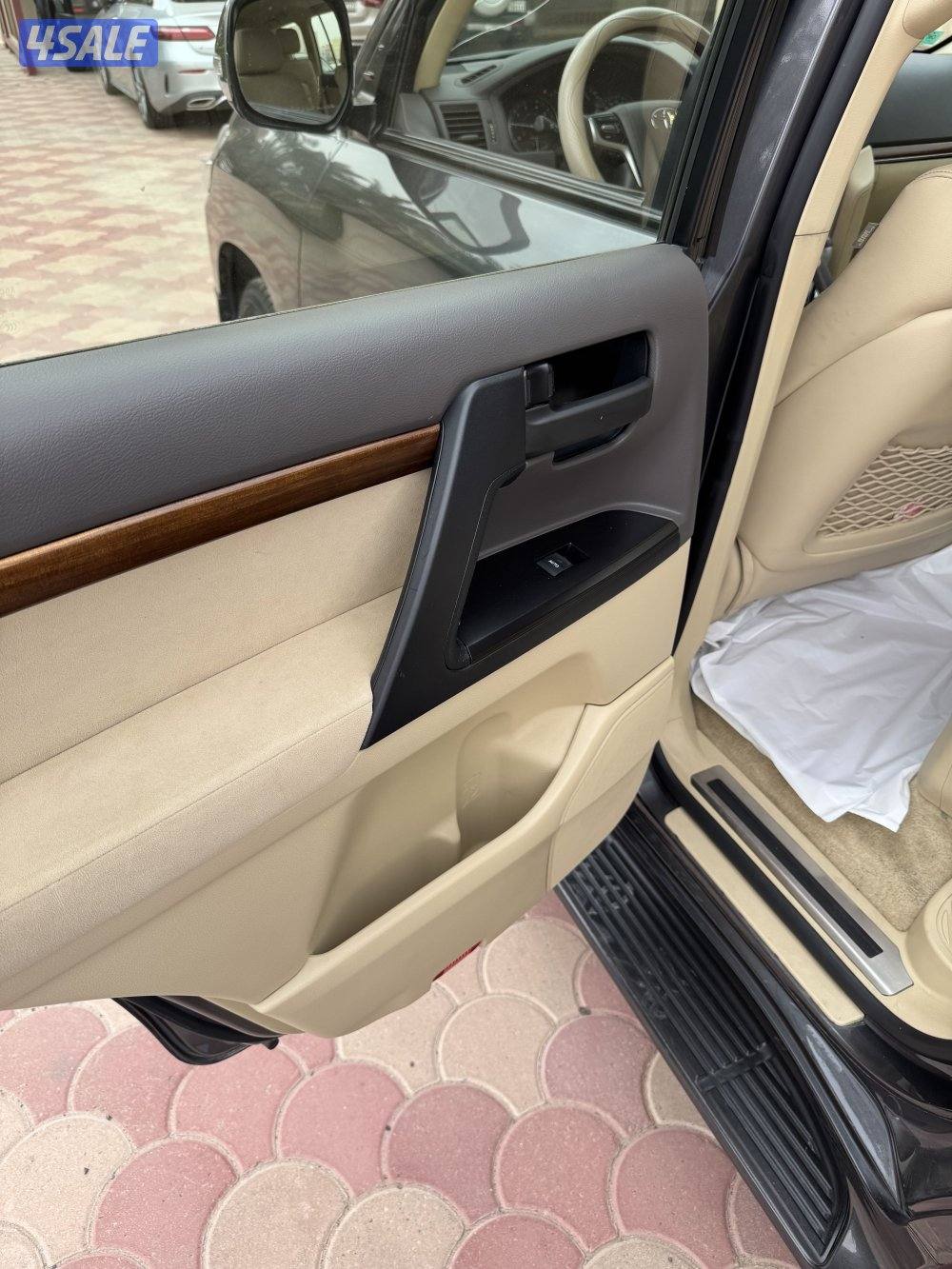 لاند كروزر ٢٠١٧ اعلى فئة ماشي ٩٧ الف شرط الفحص صبغ وكالة13