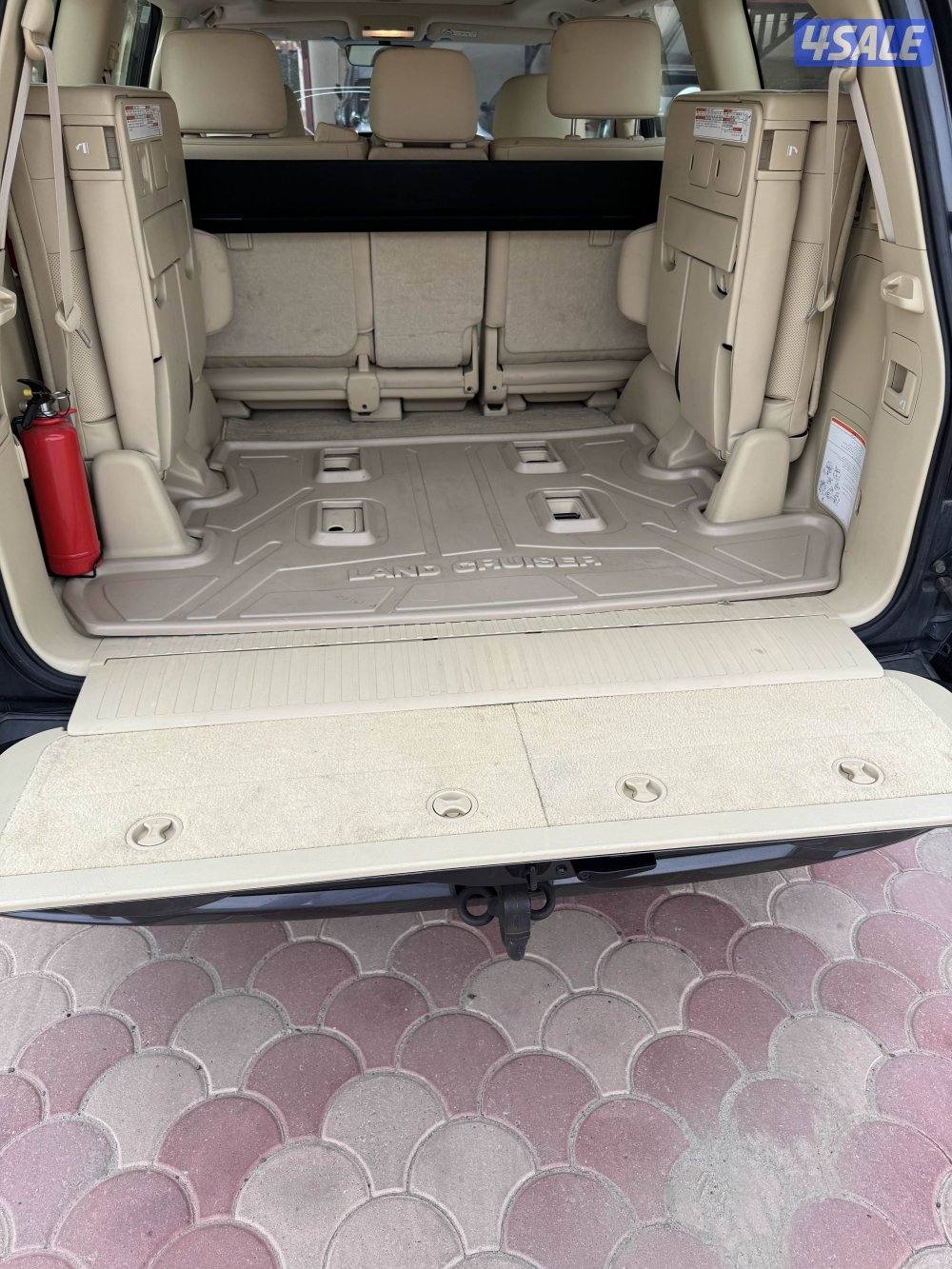 لاند كروزر ٢٠١٧ اعلى فئة ماشي ٩٧ الف شرط الفحص صبغ وكالة14
