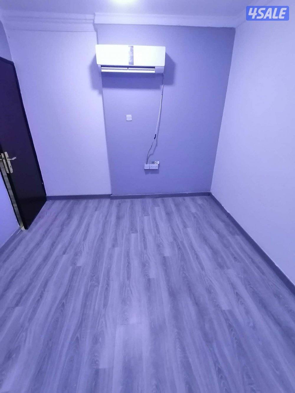 شقةللايجارغرفةصالة حمام مطبخ تشطيب جديد مصافط متوفرة على الخدمات متوفر5