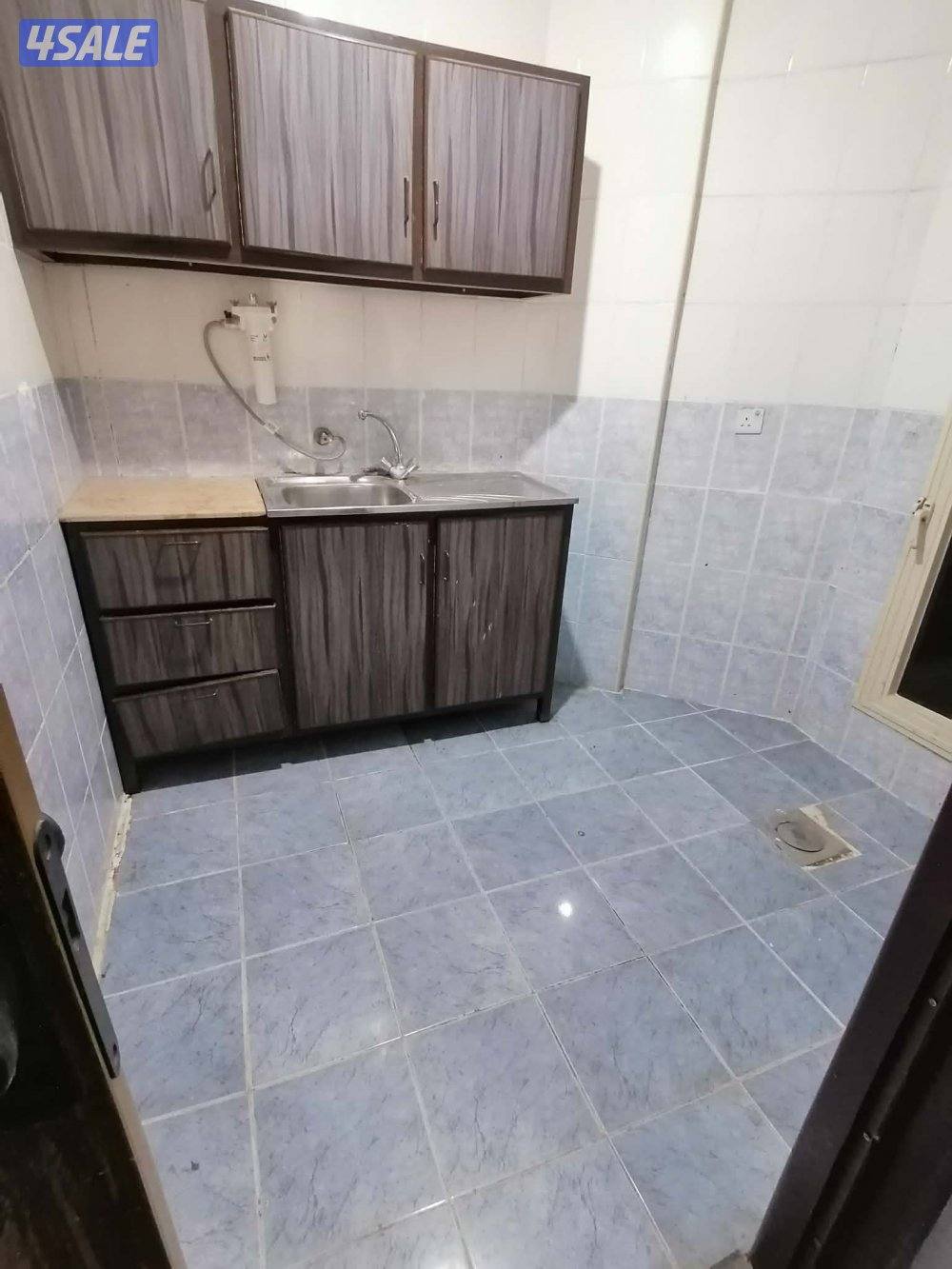 شقةللايجارغرفةصالة حمام مطبخ تشطيب جديد مصافط متوفرة على الخدمات متوفر6