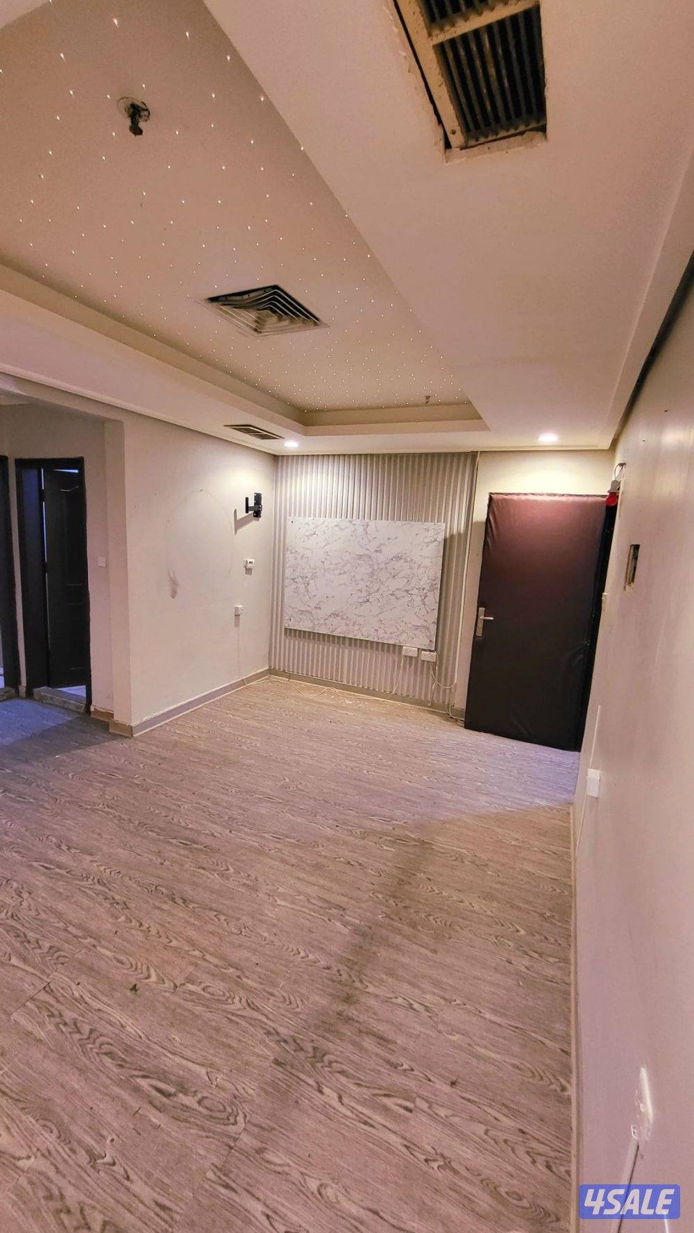 شقةللايجارغرفةصالة حمام مطبخ تشطيب جديد مصافط متوفرة على الخدمات متوفر9