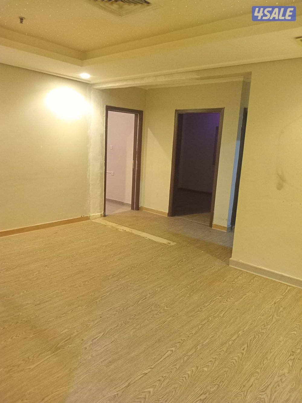 شقةللايجارغرفةصالة حمام مطبخ تشطيب جديد مصافط متوفرة على الخدمات متوفر8