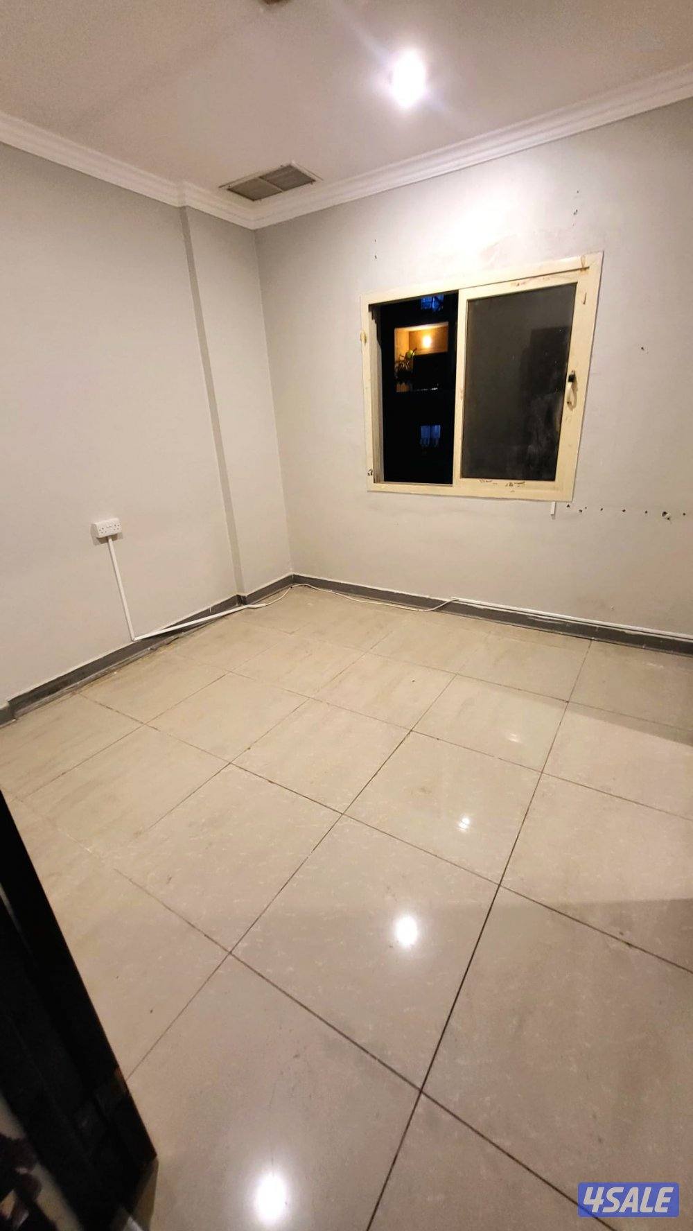 شقةللايجارغرفةصالة حمام مطبخ تشطيب جديد مصافط متوفرة على الخدمات متوفر10