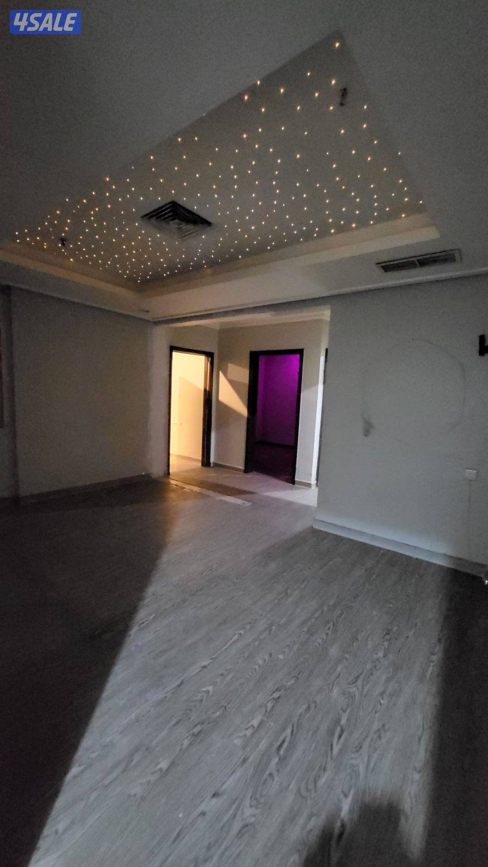 شقةللايجارغرفةصالة حمام مطبخ تشطيب جديد مصافط متوفرة على الخدمات متوفر11