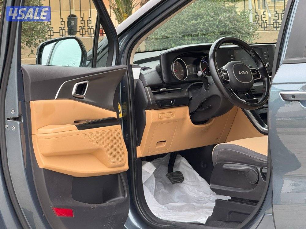 للبيع كرنفال موديل 20224