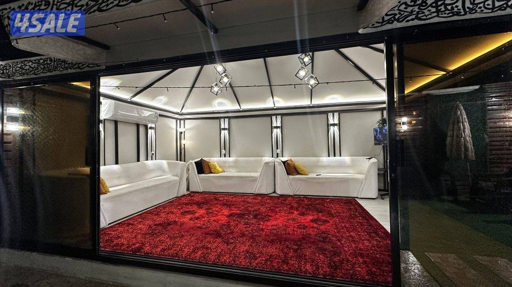 للبيع الخيمه و المكيف والغنفات والزوليه حجمها اربعه ب سته1