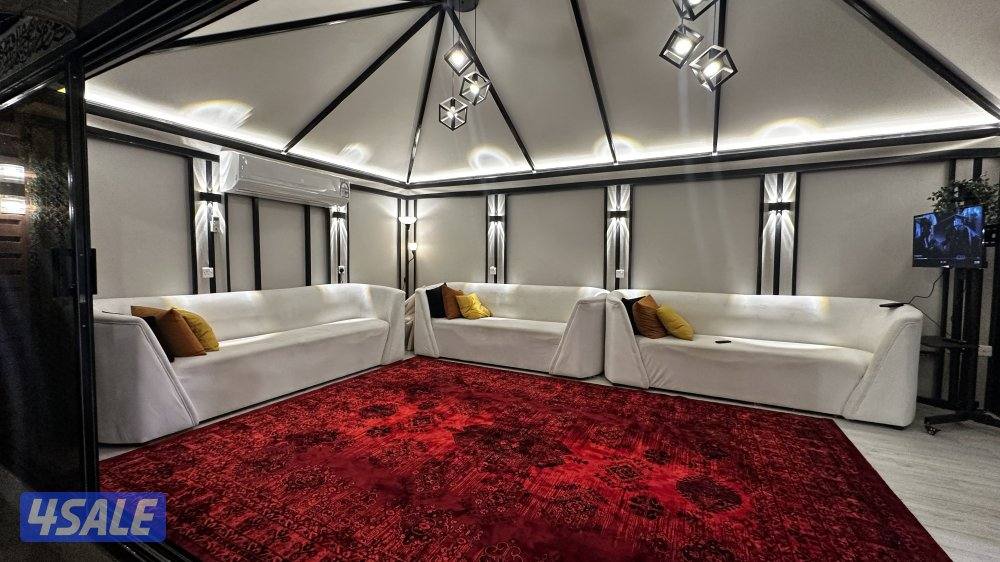 للبيع الخيمه و المكيف والغنفات والزوليه حجمها اربعه ب سته0