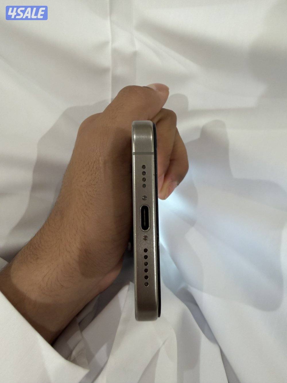 ايفن 15برو ماكس امبدل شاشه الحاله ممتازه0