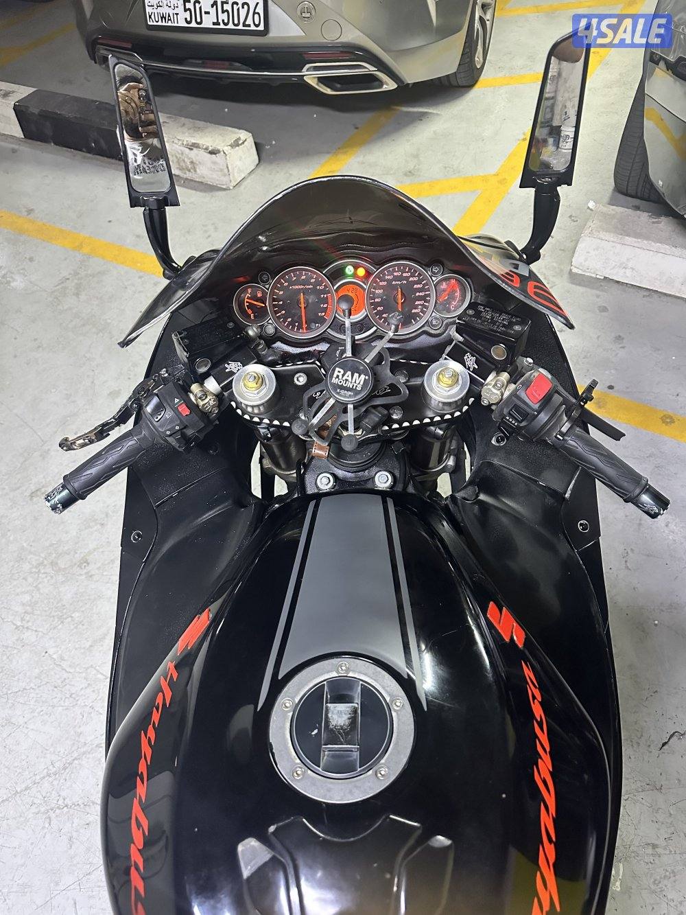 للبيع هايبوسه لون اسود ملكي بحاله الوكالة اقزوزات وكاله2