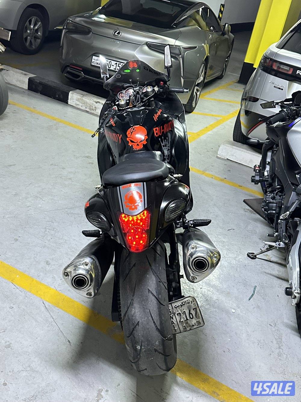 للبيع هايبوسه لون اسود ملكي بحاله الوكالة اقزوزات وكاله4