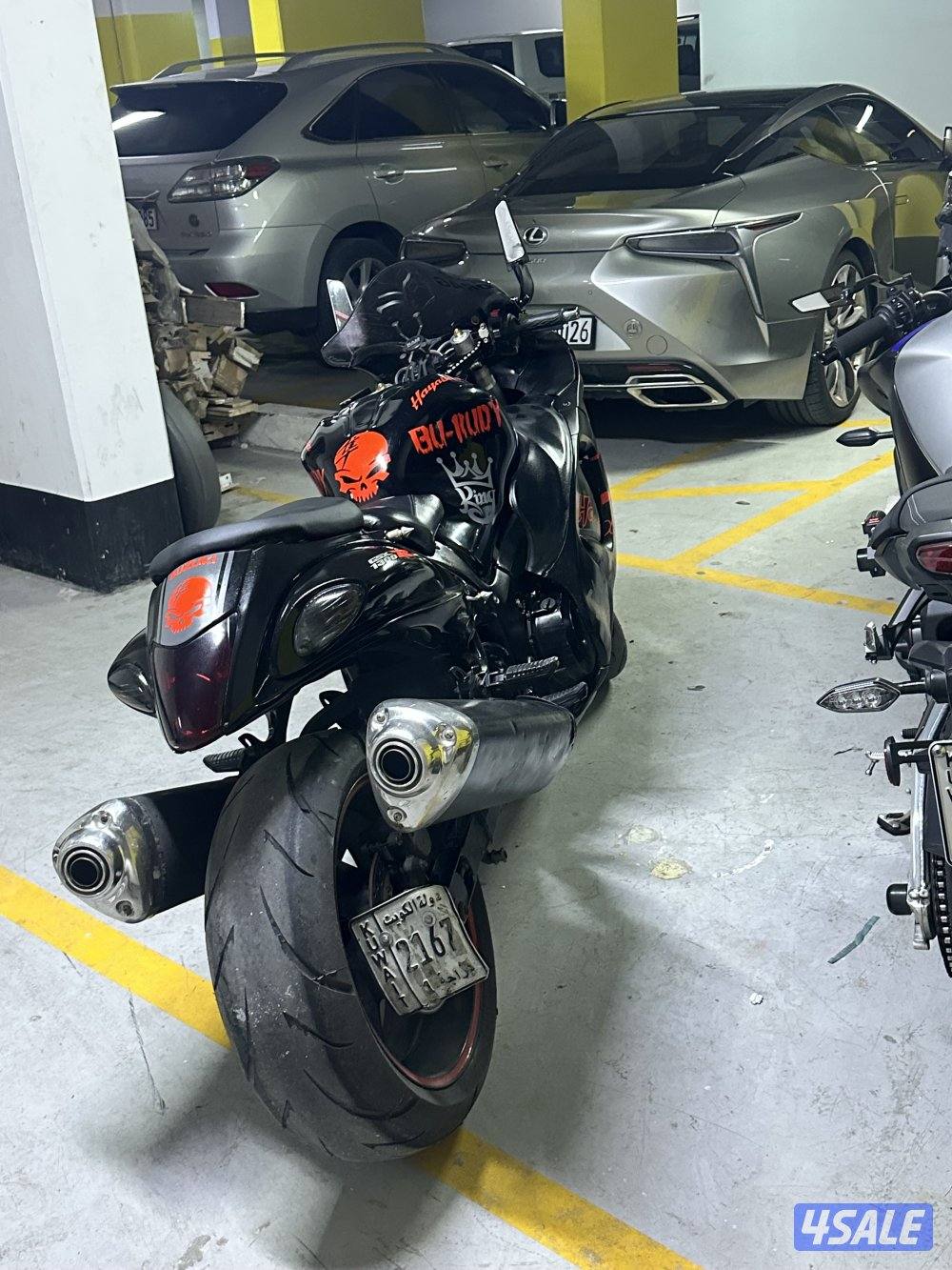 للبيع هايبوسه لون اسود ملكي بحاله الوكالة اقزوزات وكاله7