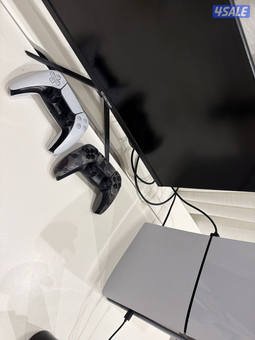 بلاستيشن 5 سلم نظييفههه جداً و شاشه ١٢٠ هرت و يدتين وشريط Fc26 صامل دق0