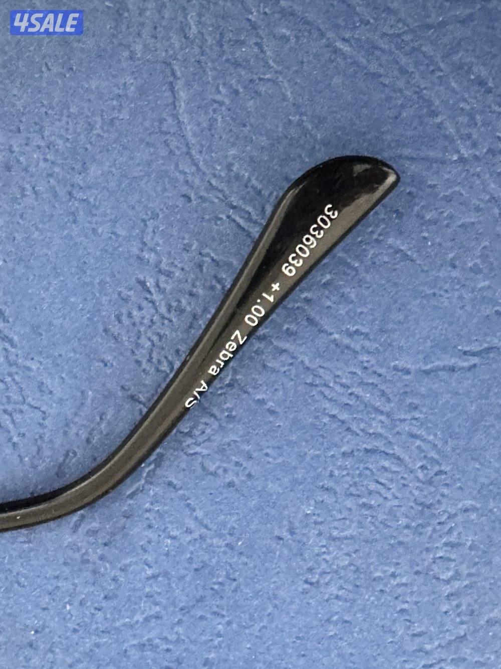 نظارة طبيه تصلح للنساء والرجال إطار ذهبي3