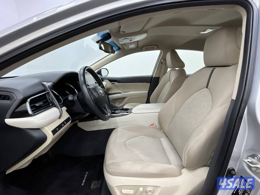 TOYOTA CAMRY GLE 4 CYL MID OPTION4