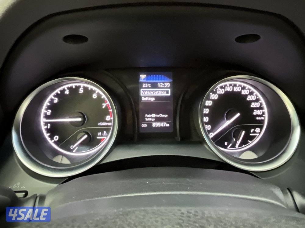 TOYOTA CAMRY GLE 4 CYL MID OPTION6