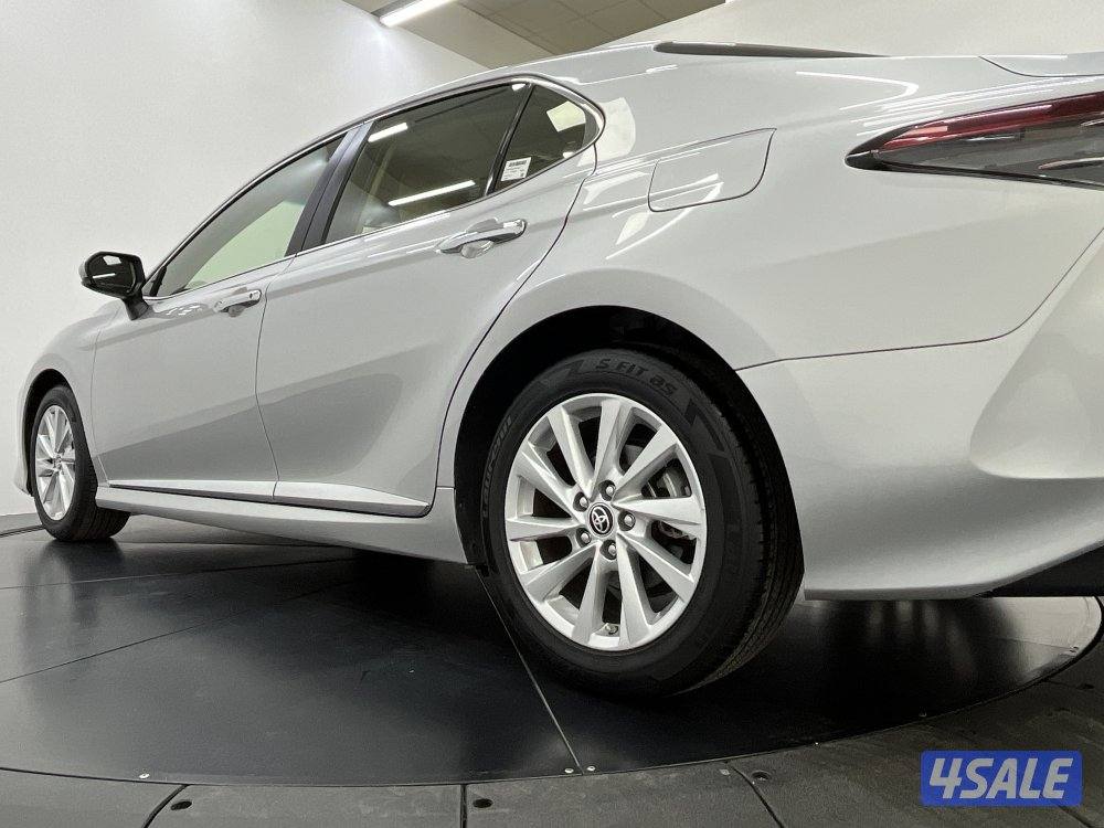 TOYOTA CAMRY GLE 4 CYL MID OPTION9