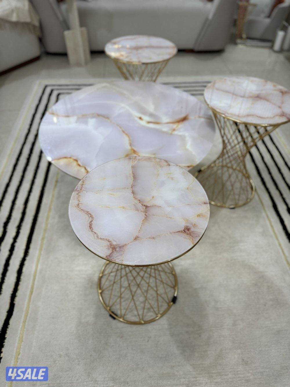 للبيع طاوله بيعه سريعه بسبب التجديد0