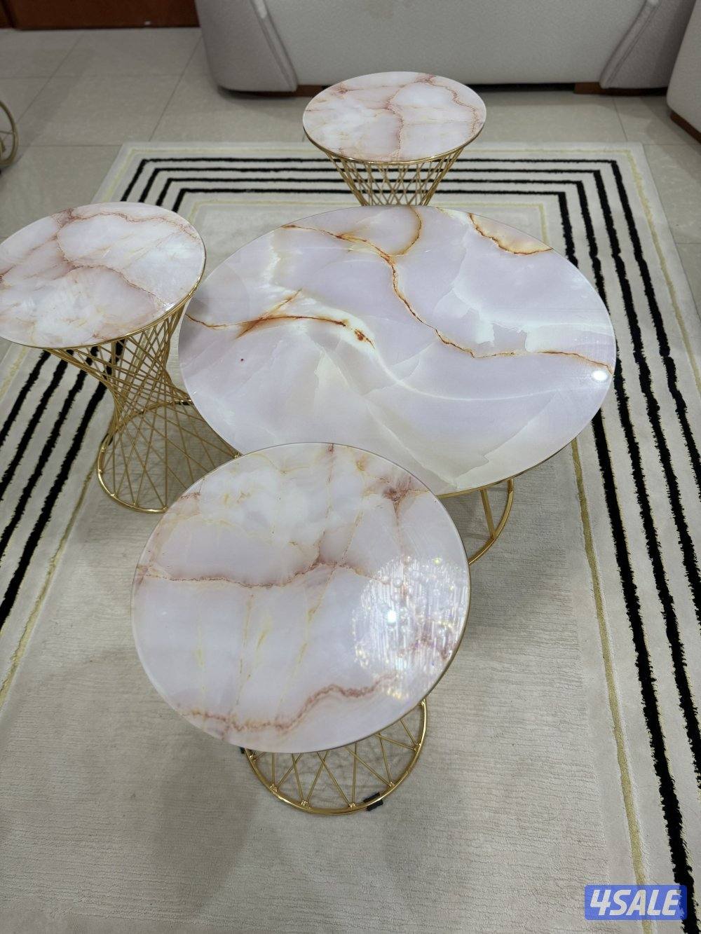 للبيع طاوله بيعه سريعه بسبب التجديد1