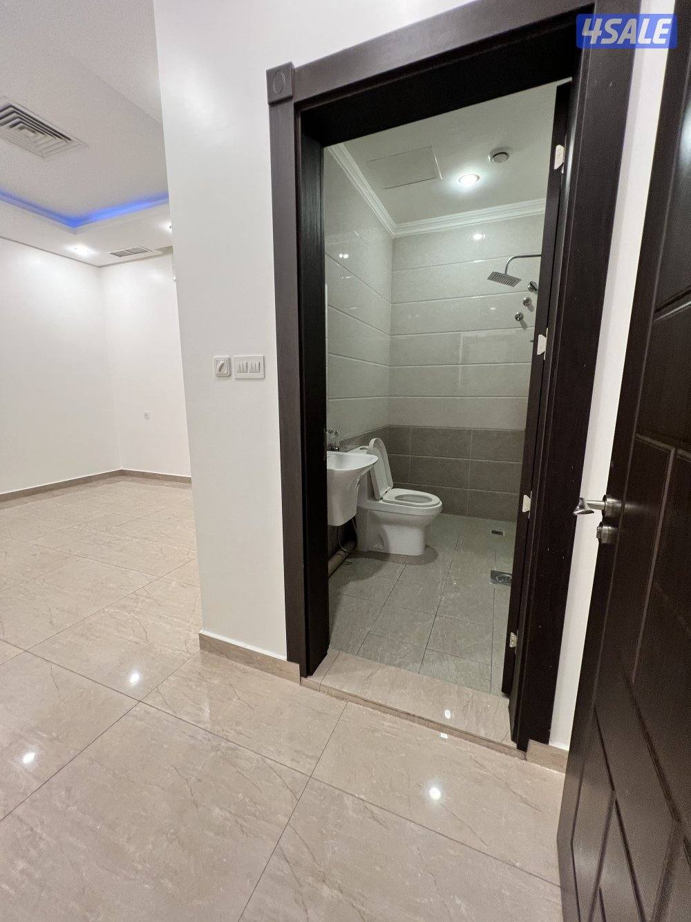 للايجار شقه ممتازه بالقصر قطعه 2 امام النادي 👌1