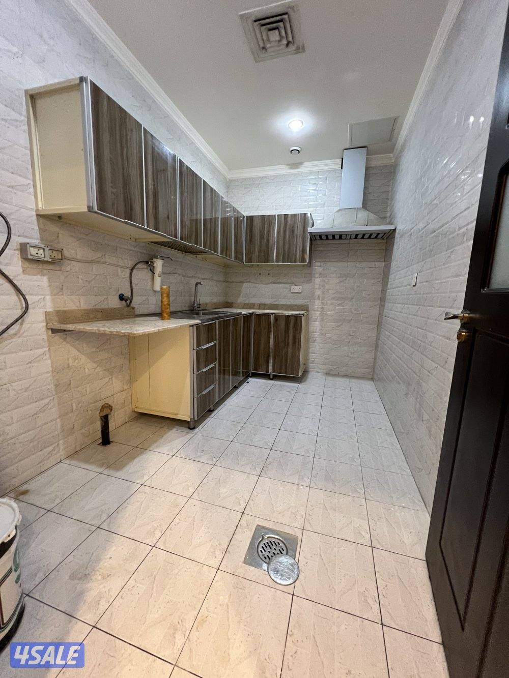 للايجار شقه ممتازه بالقصر قطعه 2 امام النادي 👌4