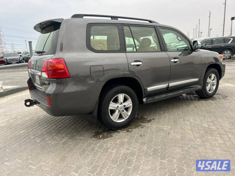 تويوتا لاند كروزر GX.R -V8 موديل 2014 ماشى 236.000 k.m  وارد الساير.2