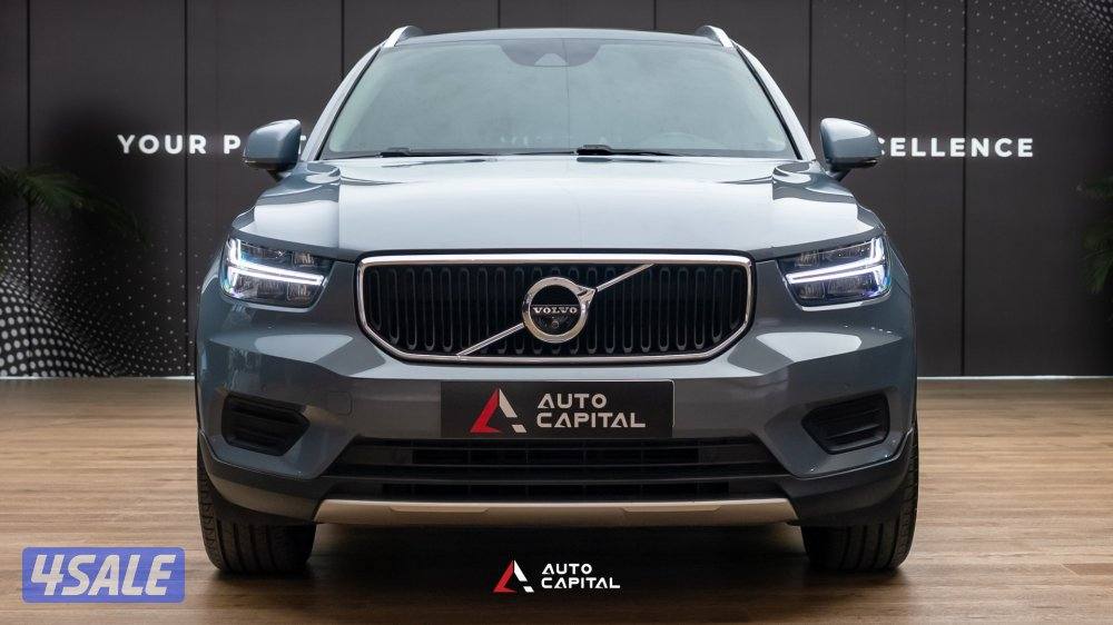 Volvo XC40 T4 - Luxury City Car2