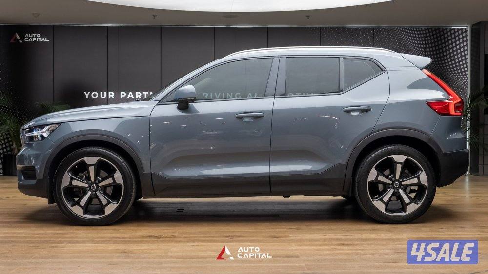 Volvo XC40 T4 - Luxury City Car4