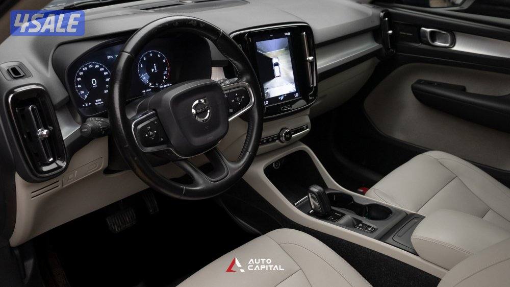 Volvo XC40 T4 - Luxury City Car7