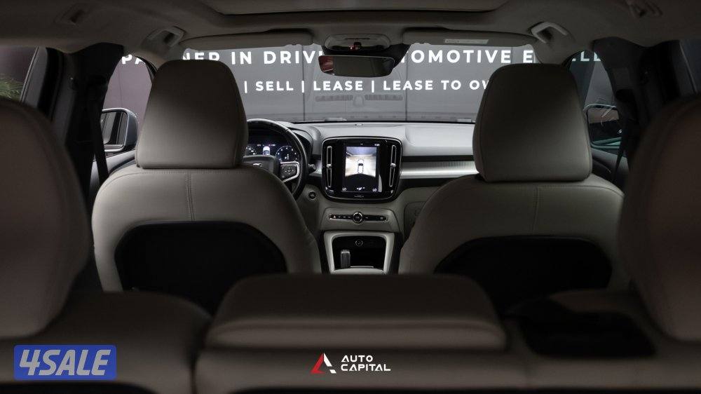 Volvo XC40 T4 - Luxury City Car8
