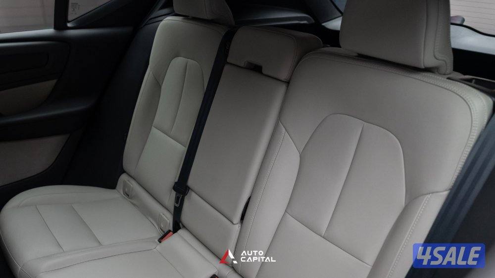 Volvo XC40 T4 - Luxury City Car9