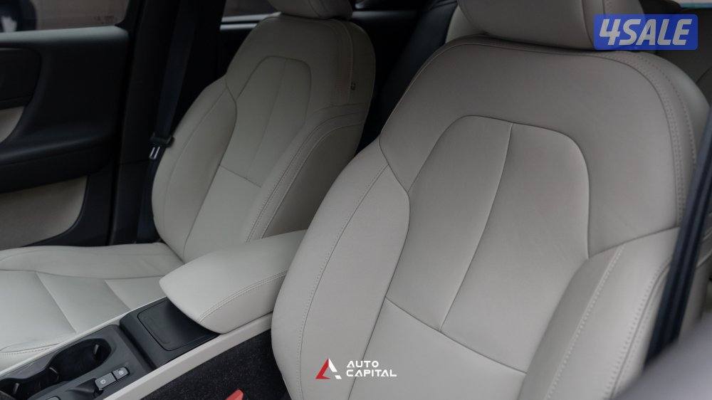 Volvo XC40 T4 - Luxury City Car10