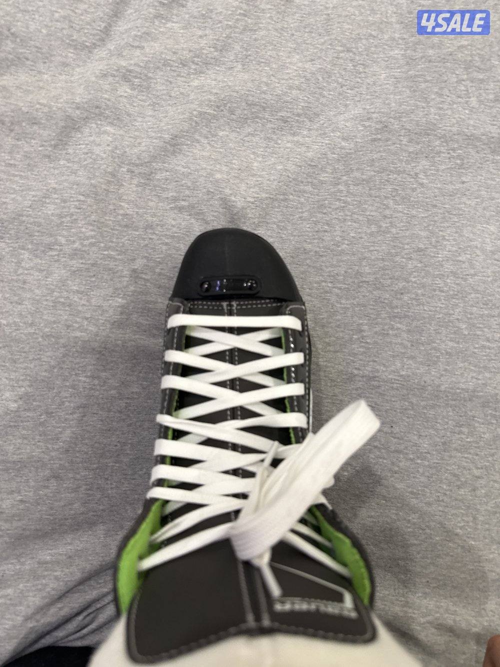 Skating shoes/حذاء تزحلج4