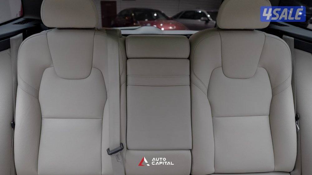 Volvo XC60 T5 Luxury SUV City Car8