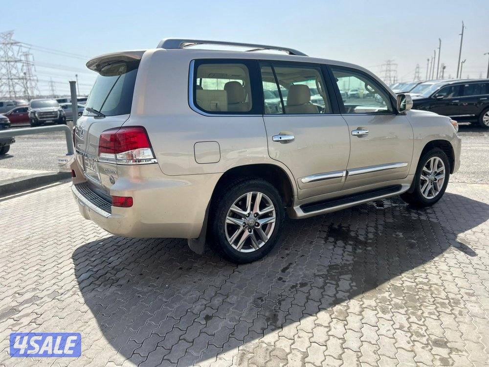 لكزس LX570 درجة ثانيه  موديل 2014 ماشى 220.000 k.m  وارد الساير3
