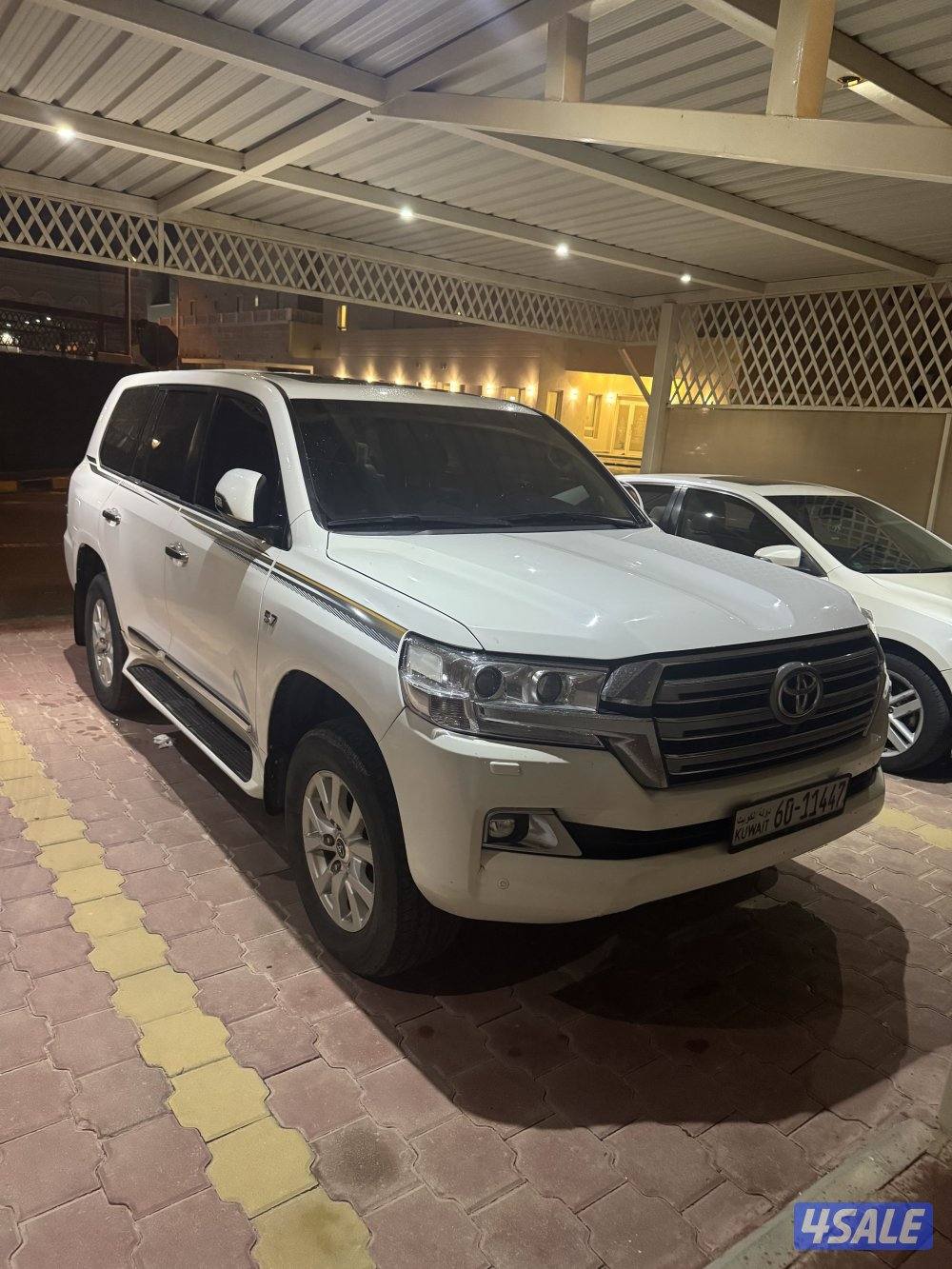 للبيع لاند كلوزر VX.R ابيض0